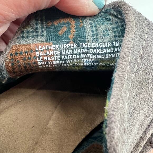 Earth Origins gray Suede Booties Perforated Ruching brandished toe back zip sz 7 - Picture 9 of 10